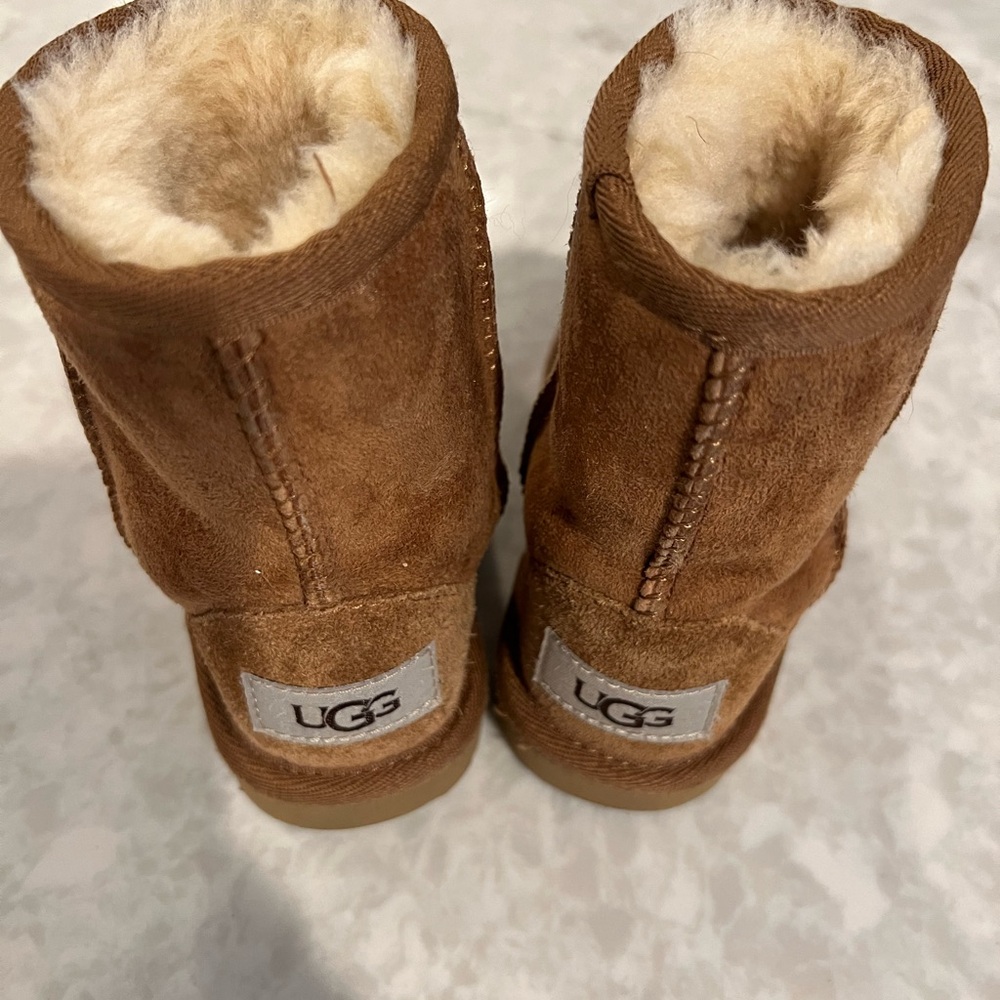 UGG size 7 toddler